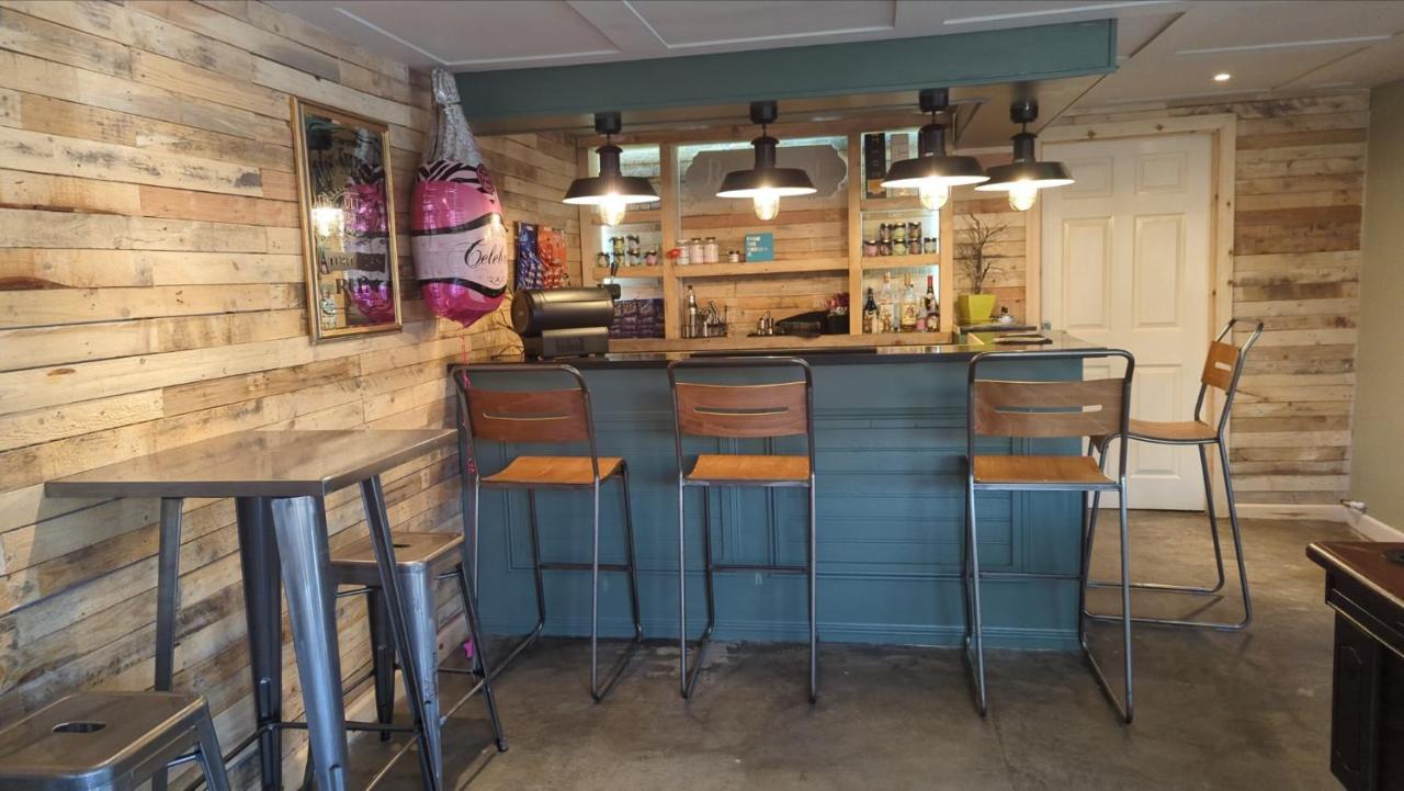 Chalet Peacock Glamping Nottingham