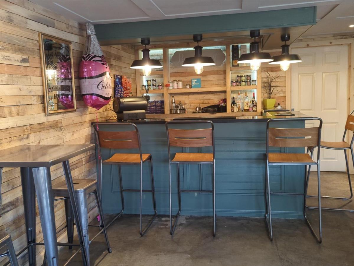 Chalet Peacock Glamping Nottingham