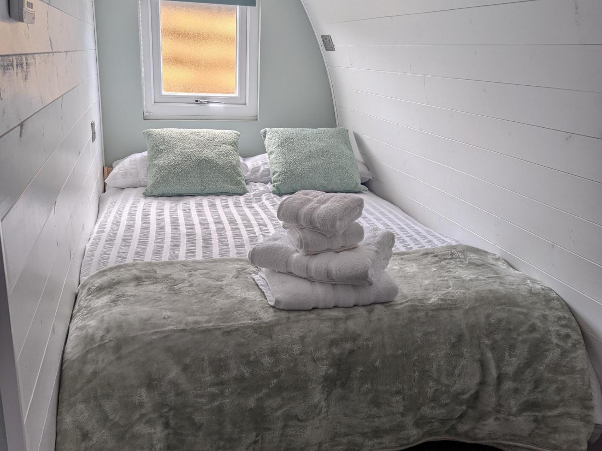 Peacock Glamping Chalet *